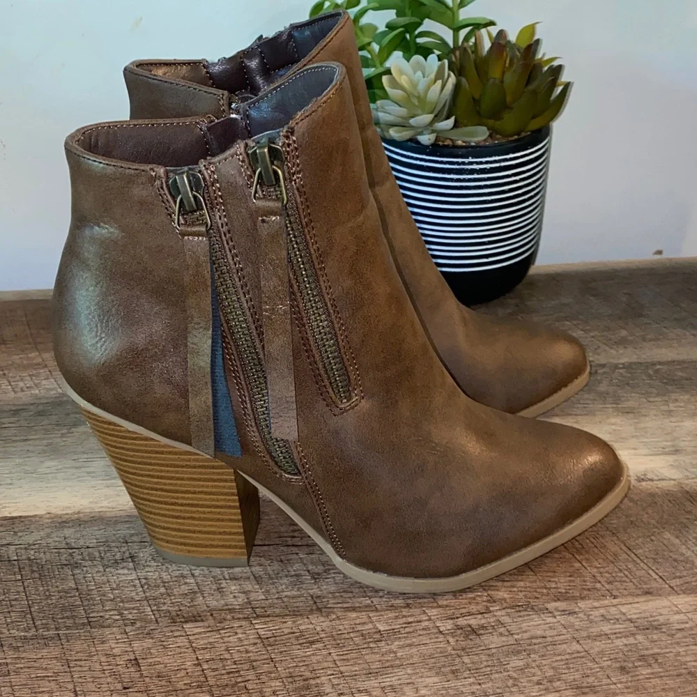 Journee Collection Heeled Ankle Booties with Dual Zippers Size 6.5 - Picture 4 of 13